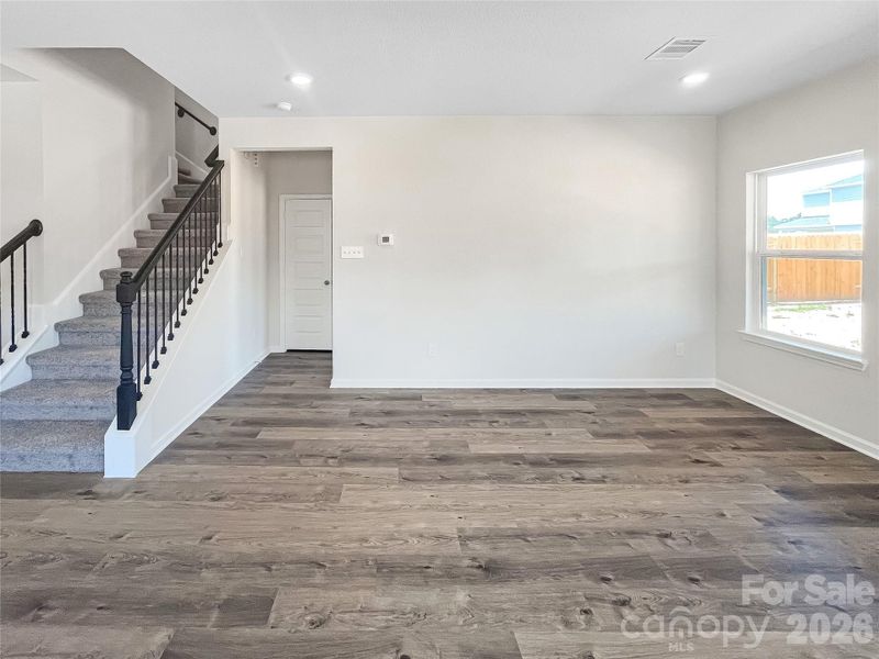 Spacious, unfurnished interior of a new home in Sunset Meadows, Charlotte (Image 15).