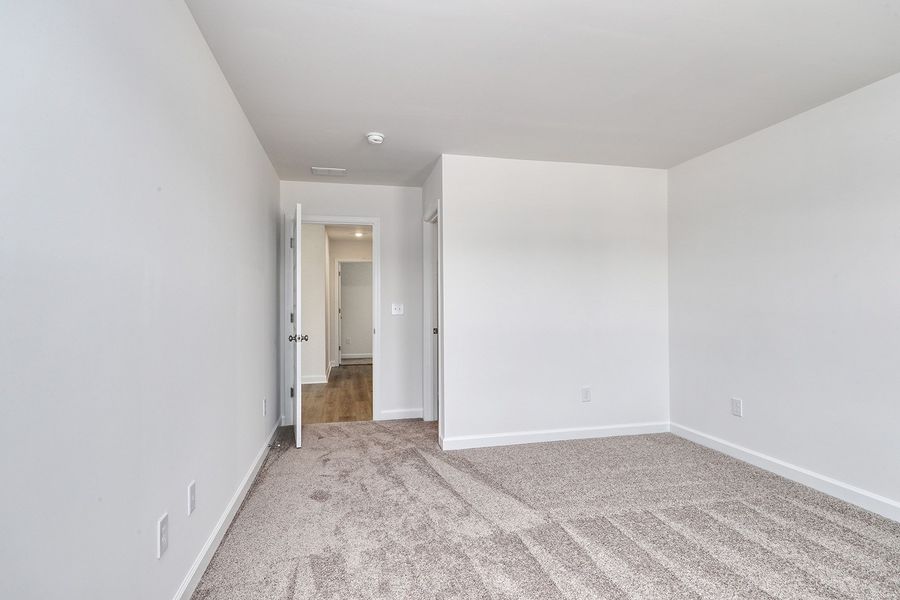 Spacious, unfurnished interior of a new home in Arcadia, Myrtle Beach (Image 34).