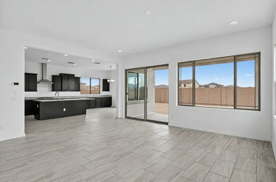 Spacious, unfurnished interior of a new home in Aloravita South, Peoria (Image 19).
