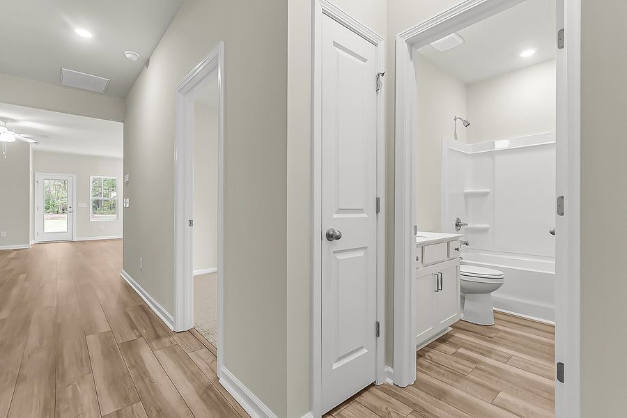 Spacious, unfurnished interior of a new home in Fairway Woods at Wyboo, Manning (Image 35).
