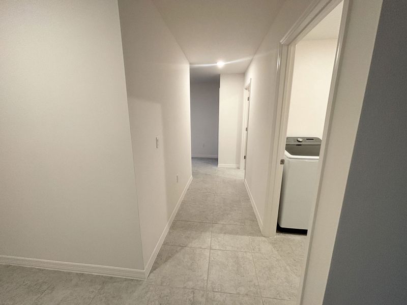 Spacious, unfurnished interior of a new home in Poinciana, Kissimmee (Image 7).