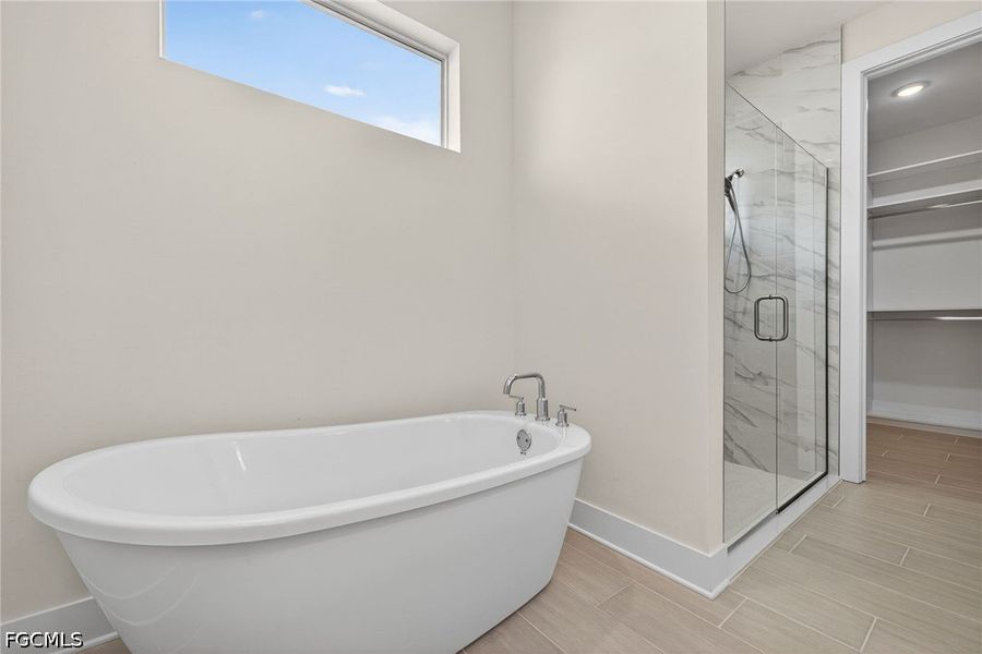 Furnished interior view inside a new home in Cape Coral, Cape Coral (Image 11).