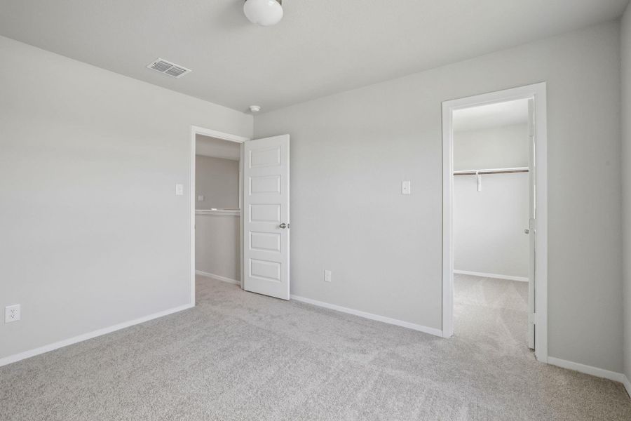 Spacious, unfurnished interior of a new home in Cloverleaf, Austin (Image 27). Spacious, unfurnished interior of a new home in Cloverleaf, Austin (Image 27).