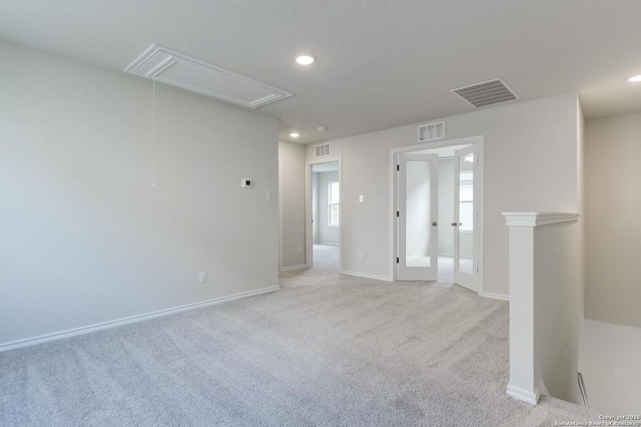 Spacious, unfurnished interior of a new home in Meadows at Hennersby Hollow 40's, San Antonio (Image 19).