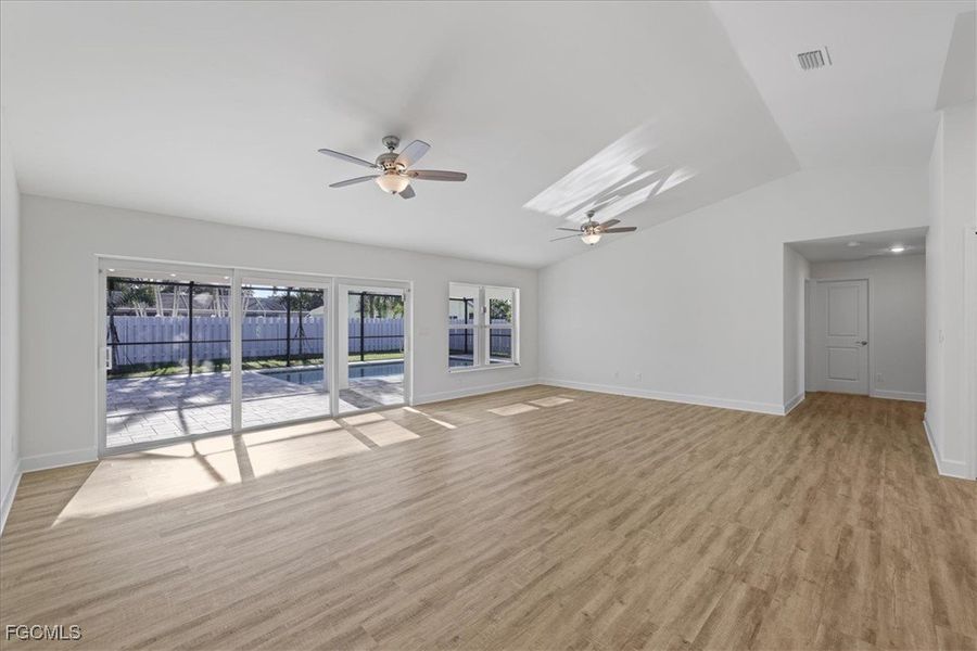 Spacious, unfurnished interior of a new home in Cape Coral, Cape Coral (Image 14).