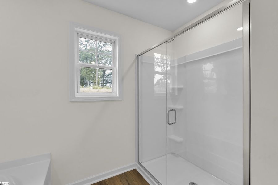 Spacious, unfurnished interior of a new home in Lynbrook, Boiling Springs (Image 29).