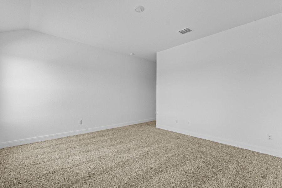 Spacious, unfurnished interior of a new home in Railhead, Cedar Creek (Image 22).