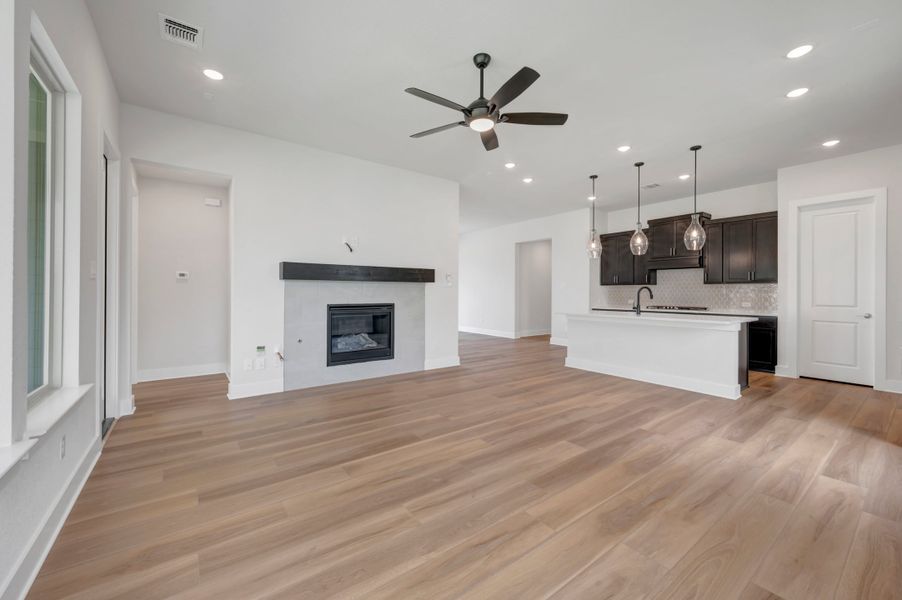 Spacious, unfurnished interior of a new home in Treeline, Justin (Image 11).