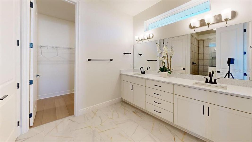 Furnished interior view inside a new home in , Orlando (Image 16).