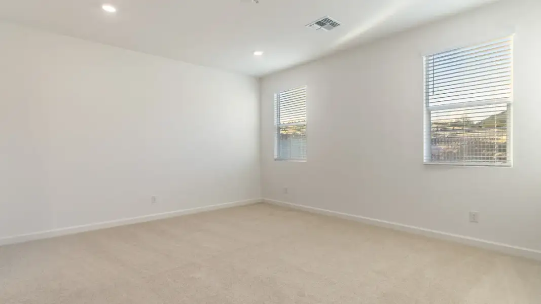 Spacious, unfurnished interior of a new home in Aloravita, Peoria (Image 24).