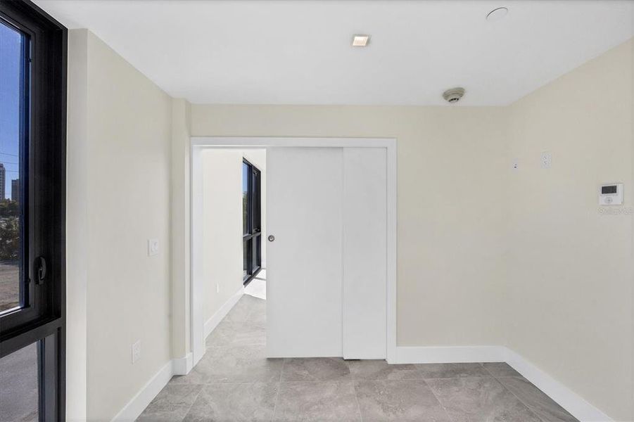 Spacious, unfurnished interior of a new home in , Sarasota (Image 16).