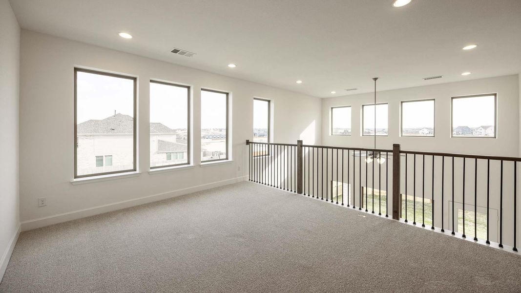 Spacious, unfurnished interior of a new home in Lariat 45', Liberty Hill (Image 11).