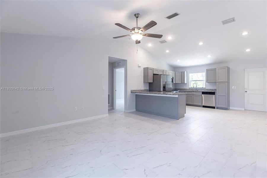 Spacious, unfurnished interior of a new home in , Lehigh Acres (Image 14).