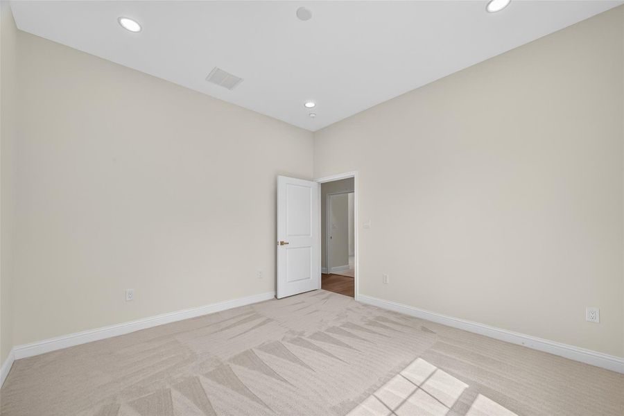 Spacious, unfurnished interior of a new home in , Hitchcock (Image 35).