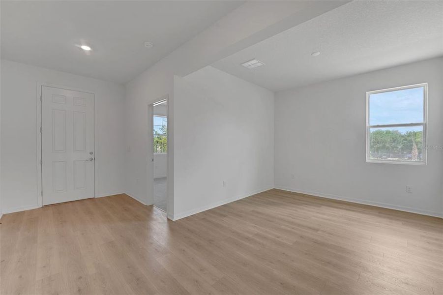 Spacious, unfurnished interior of a new home in Tuscan Hills, Dade City (Image 38).