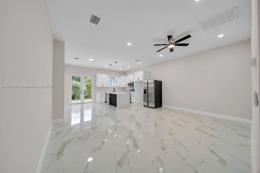 Spacious, unfurnished interior of a new home in , Lehigh Acres (Image 34).