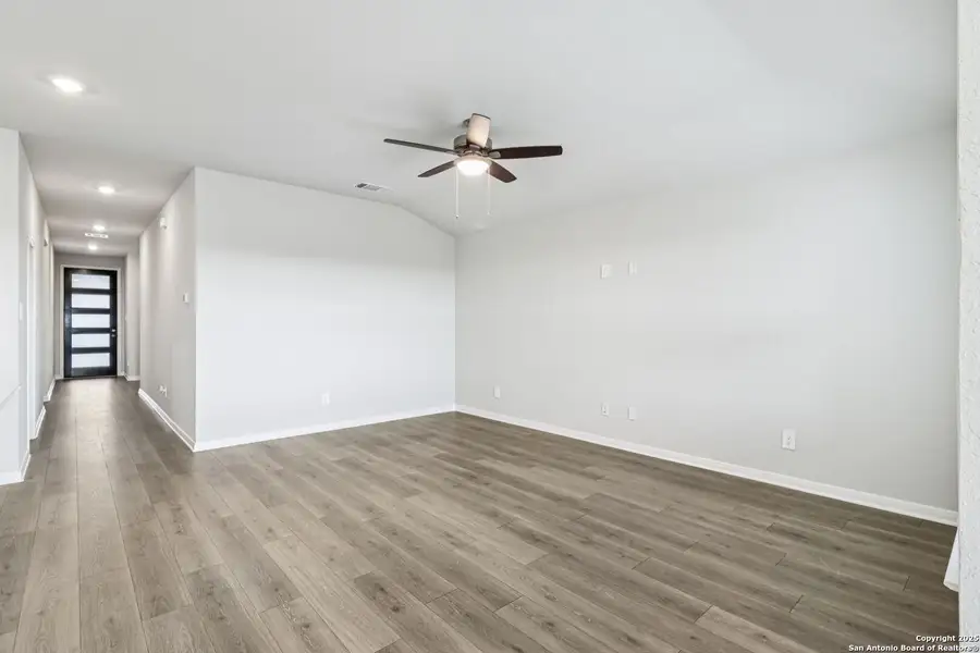 Spacious, unfurnished interior of a new home in Arcadia Ridge - Premier Series, San Antonio (Image 9).