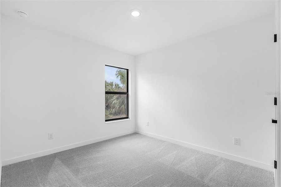 Spacious, unfurnished interior of a new home in Port Charlotte, North Port (Image 12).