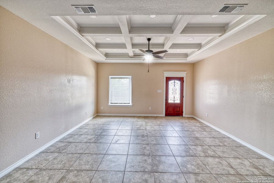 Spacious, unfurnished interior of a new home in , Uvalde (Image 19).