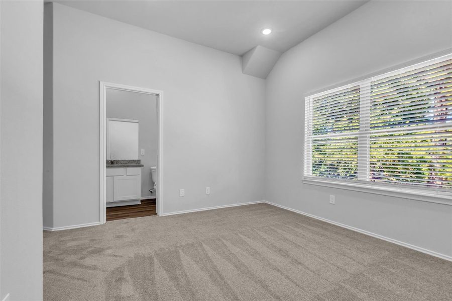 Spacious, unfurnished interior of a new home in , Willis (Image 24).
