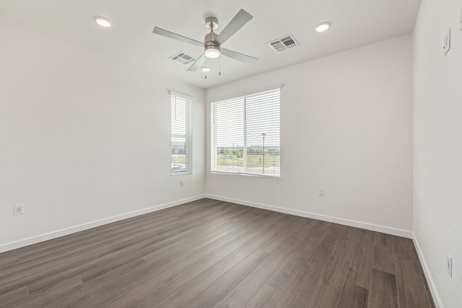 Spacious, unfurnished interior of a new home in The Residences at Victory Ridge, Colorado Springs (Image 11).