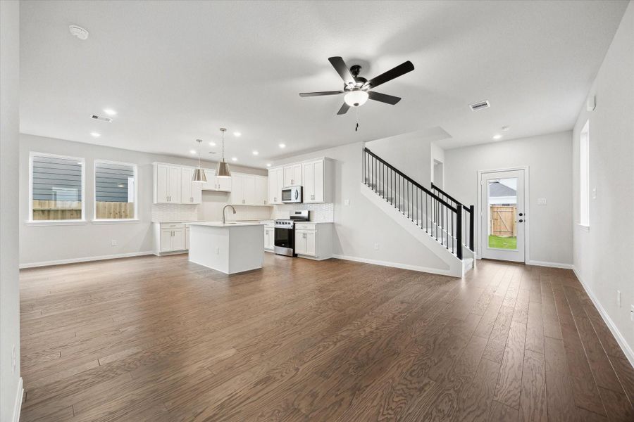 Spacious, unfurnished interior of a new home in Elyson, Katy (Image 14).