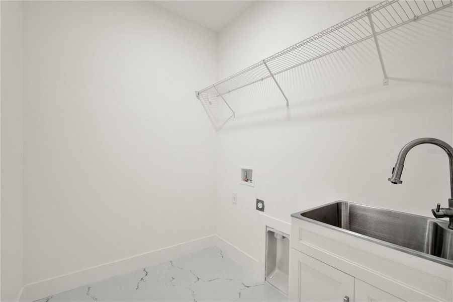 Spacious, unfurnished interior of a new home in , Port Charlotte (Image 37).