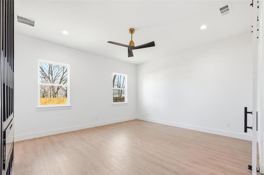 Spacious, unfurnished interior of a new home in , Dallas (Image 14).