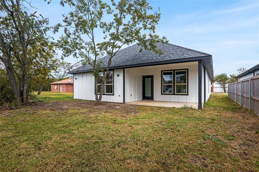 Exterior details and patio area of a home in , Terrell (Image 20).