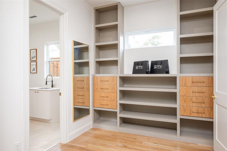 Furnished interior view inside a new home in , Dallas (Image 10).