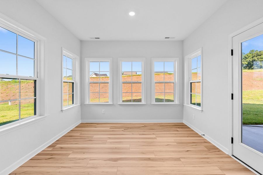 Spacious, unfurnished interior of a new home in Brooke Hill, Lewisville (Image 33).