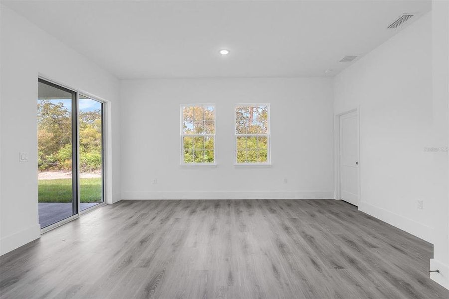 Spacious, unfurnished interior of a new home in , Ocala (Image 24).
