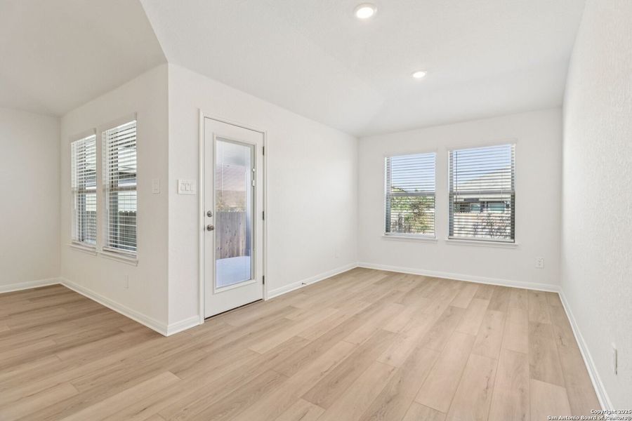 Spacious, unfurnished interior of a new home in Catalina, Converse (Image 14).