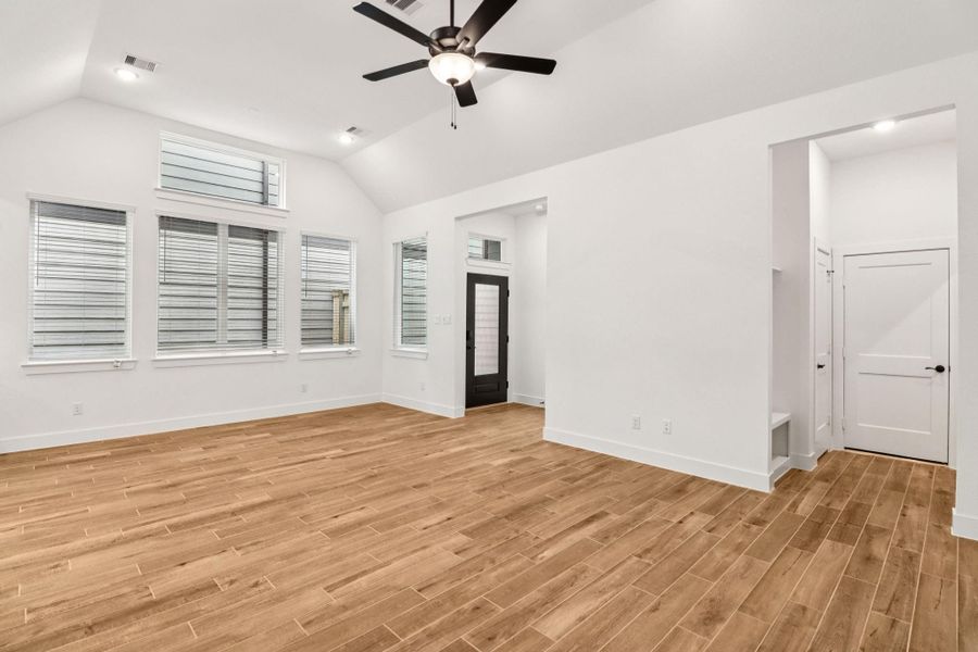 Spacious, unfurnished interior of a new home in Kresston 50's, Montgomery (Image 15).