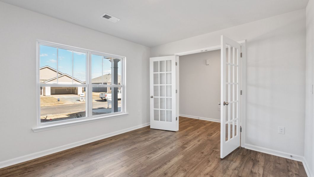 Spacious, unfurnished interior of a new home in Treemont Commons, Wellford (Image 16).