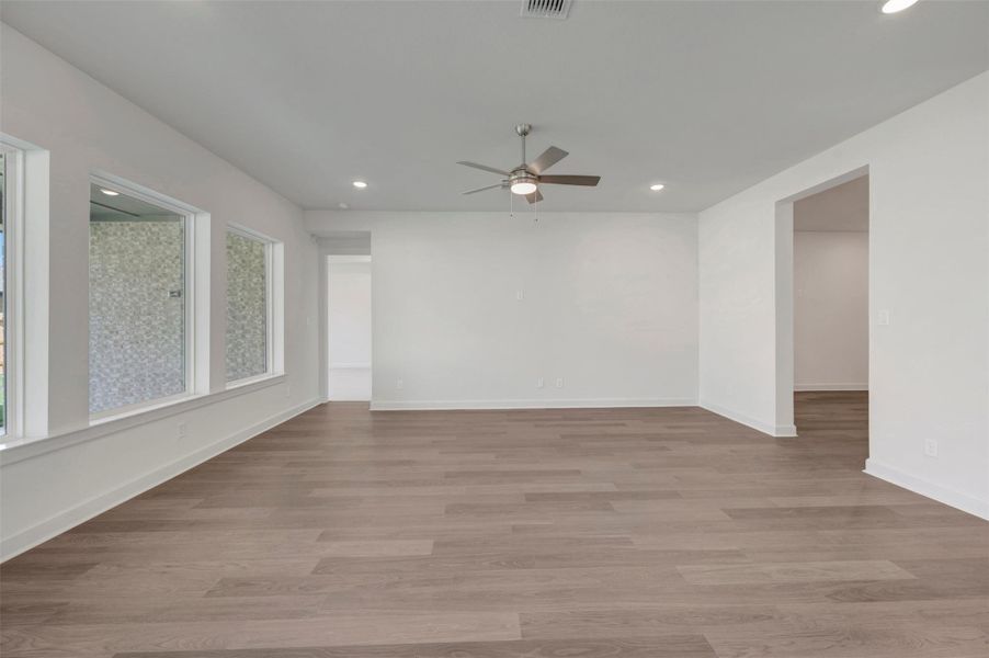 Spacious, unfurnished interior of a new home in ARTAVIA - Parkview Collection, Conroe (Image 22).