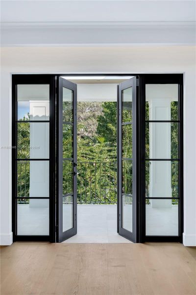 Exterior details and patio area of a home in , Miami (Image 15).