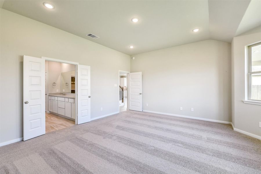 Spacious, unfurnished interior of a new home in Stone Creek Ranch, Hockley (Image 27).