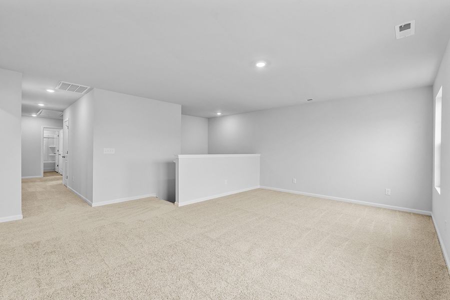 Spacious, unfurnished interior of a new home in Hanes Lake, Winston-Salem (Image 33).