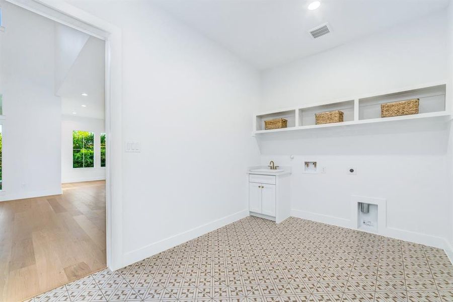 Spacious, unfurnished interior of a new home in , McKinney (Image 32).