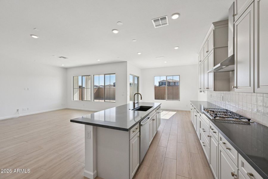 11-web-or-mls-E Saddle Way-S0902-011