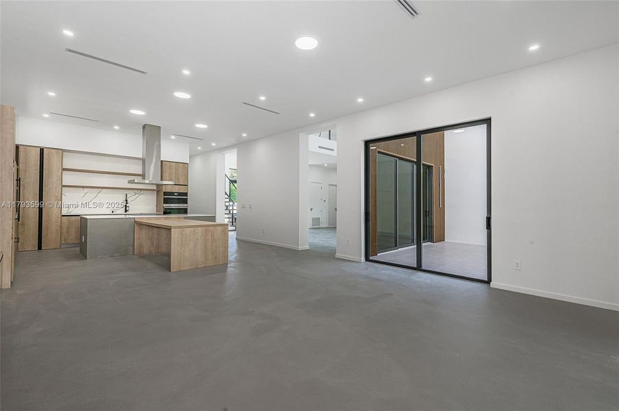 Spacious, unfurnished interior of a new home in , Miami (Image 20).