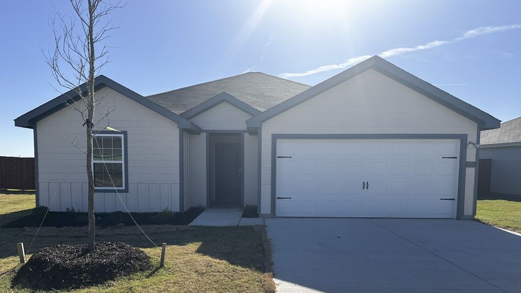 Front exterior of a new home in Corsicana Commons, Corsicana, TX, highlighting curb appeal (Image 1). Front exterior of a new home in Corsicana Commons, Corsicana, TX, highlighting curb appeal (Image 1).