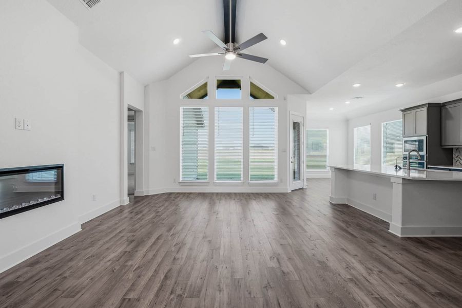 Representative unfurnished interior of a home built from the Brandon by Chesmar Homes in Sienna Lakes, San Antonio (Image 8).