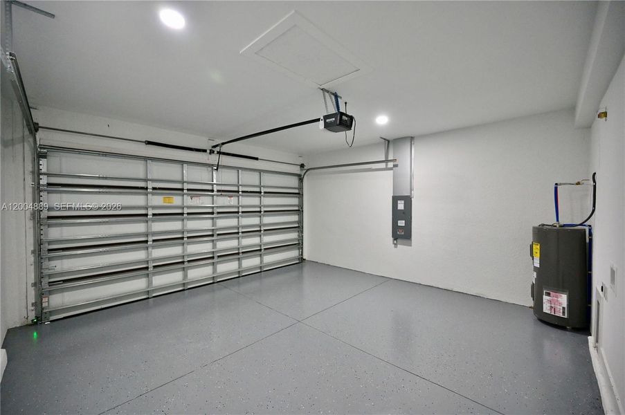 Spacious, unfurnished interior of a new home in , Lehigh Acres (Image 15).