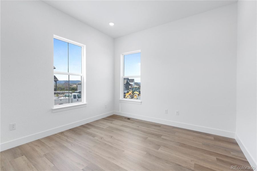 Spacious, unfurnished interior of a new home in Montaine, Castle Rock (Image 17).