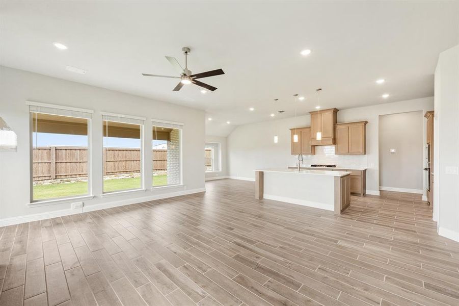 Spacious, unfurnished interior of a new home in Somerset, Venus (Image 34). Spacious, unfurnished interior of a new home in Somerset, Venus (Image 34).