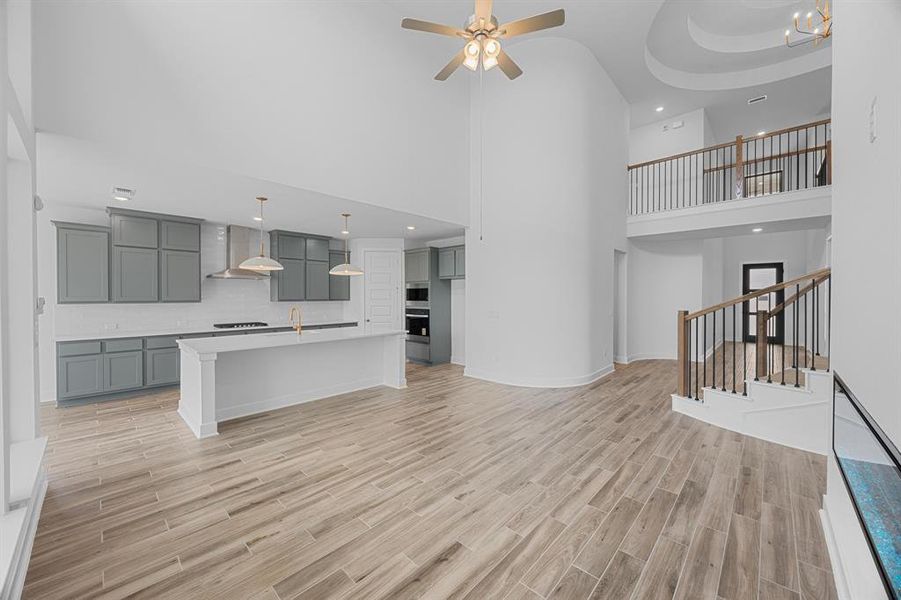 Representative image. Features, specifications, selections and colors may vary. Representative image. Features, specifications, selections and colors may vary.