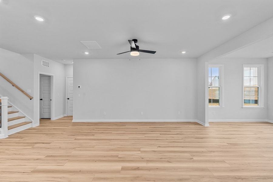 Spacious, unfurnished interior of a new home in Fieldstone, Lexington (Image 30).