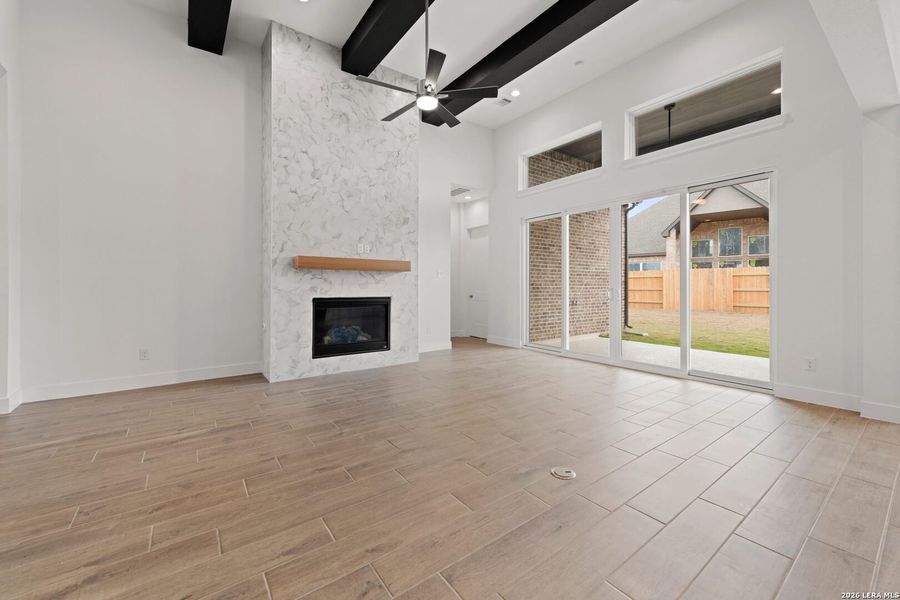 Spacious, unfurnished interior of a new home in Village at Three Oaks, Seguin (Image 6).